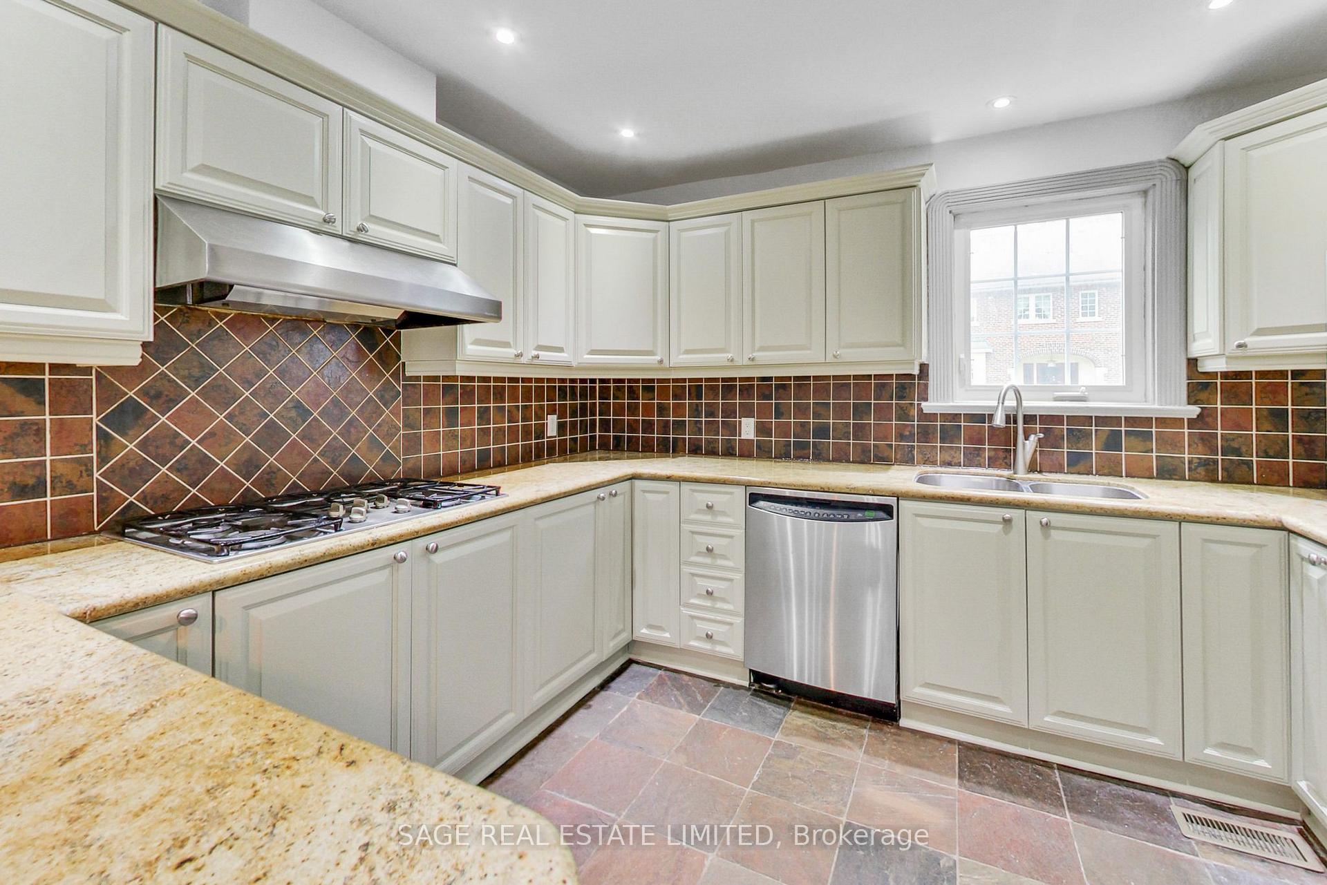 Photo 15 of 12 Nina Street, Toronto, Casa Loma — HOMEH