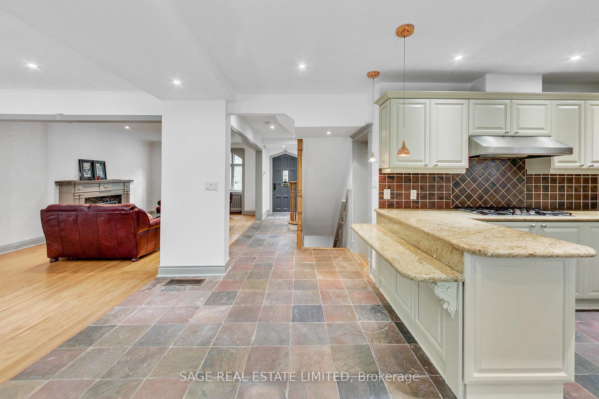 Photo 21 of 12 Nina Street, Toronto, Casa Loma — HOMEH
