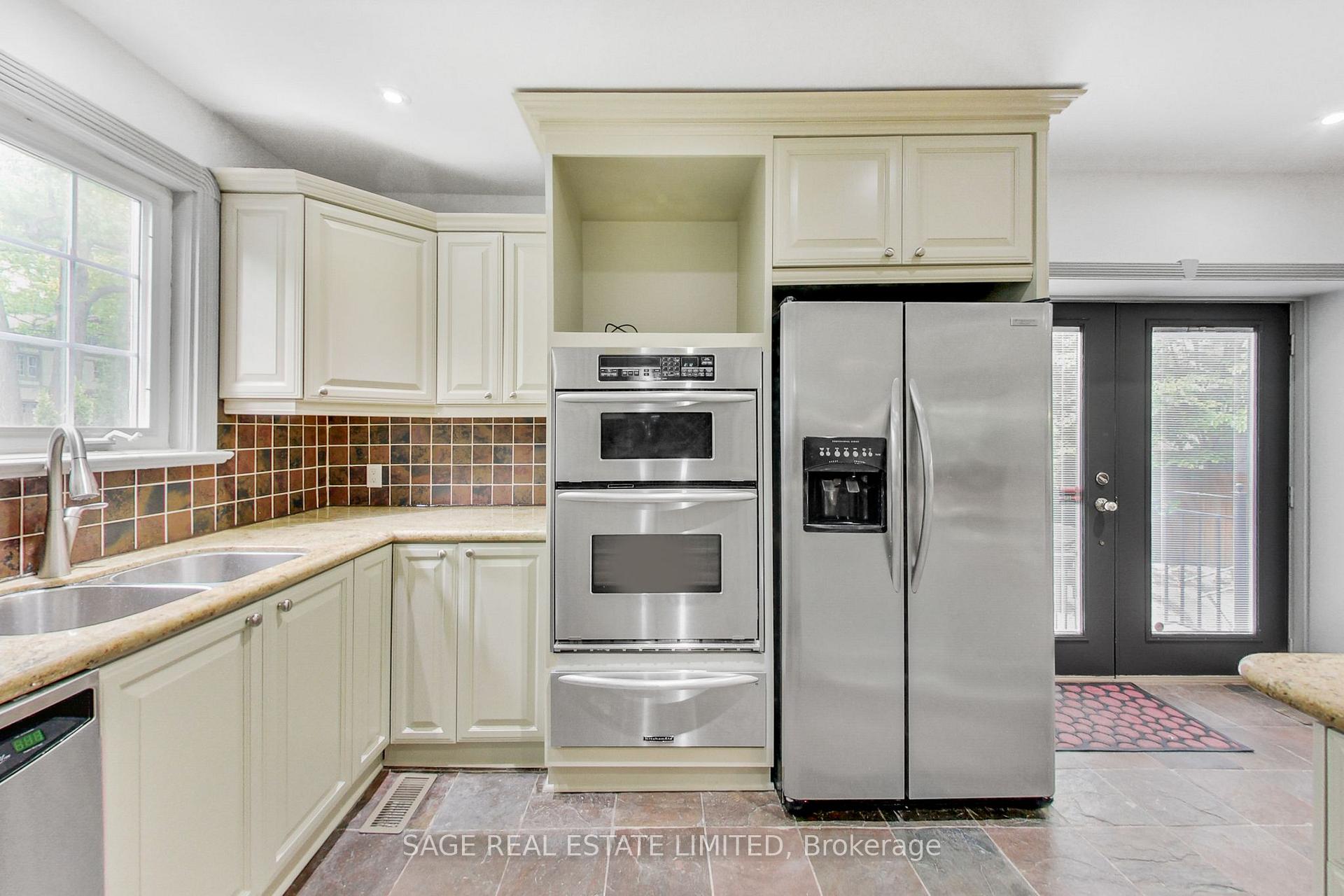 Photo 16 of 12 Nina Street, Toronto, Casa Loma — HOMEH