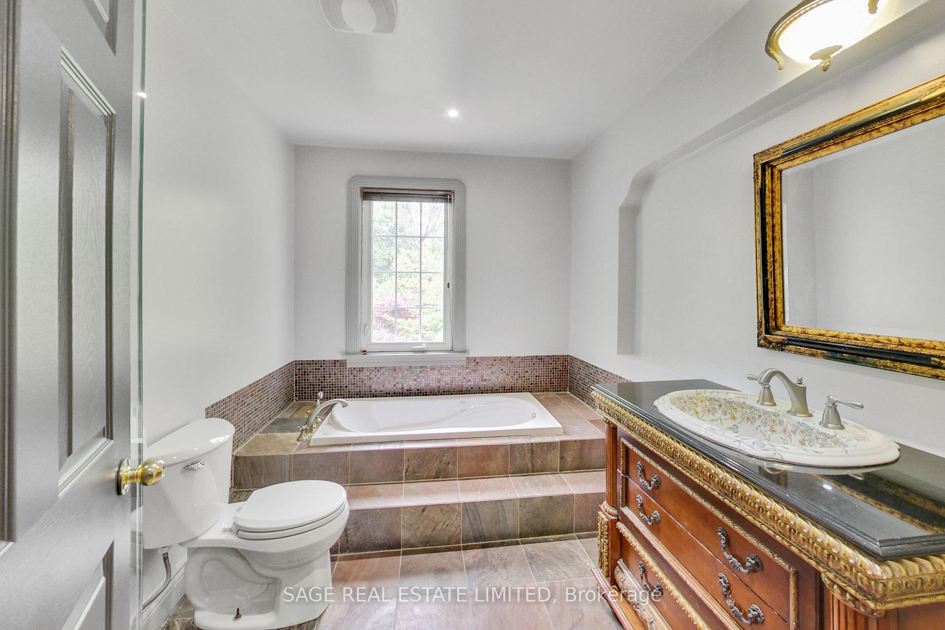 Photo 25 of 12 Nina Street, Toronto, Casa Loma — HOMEH