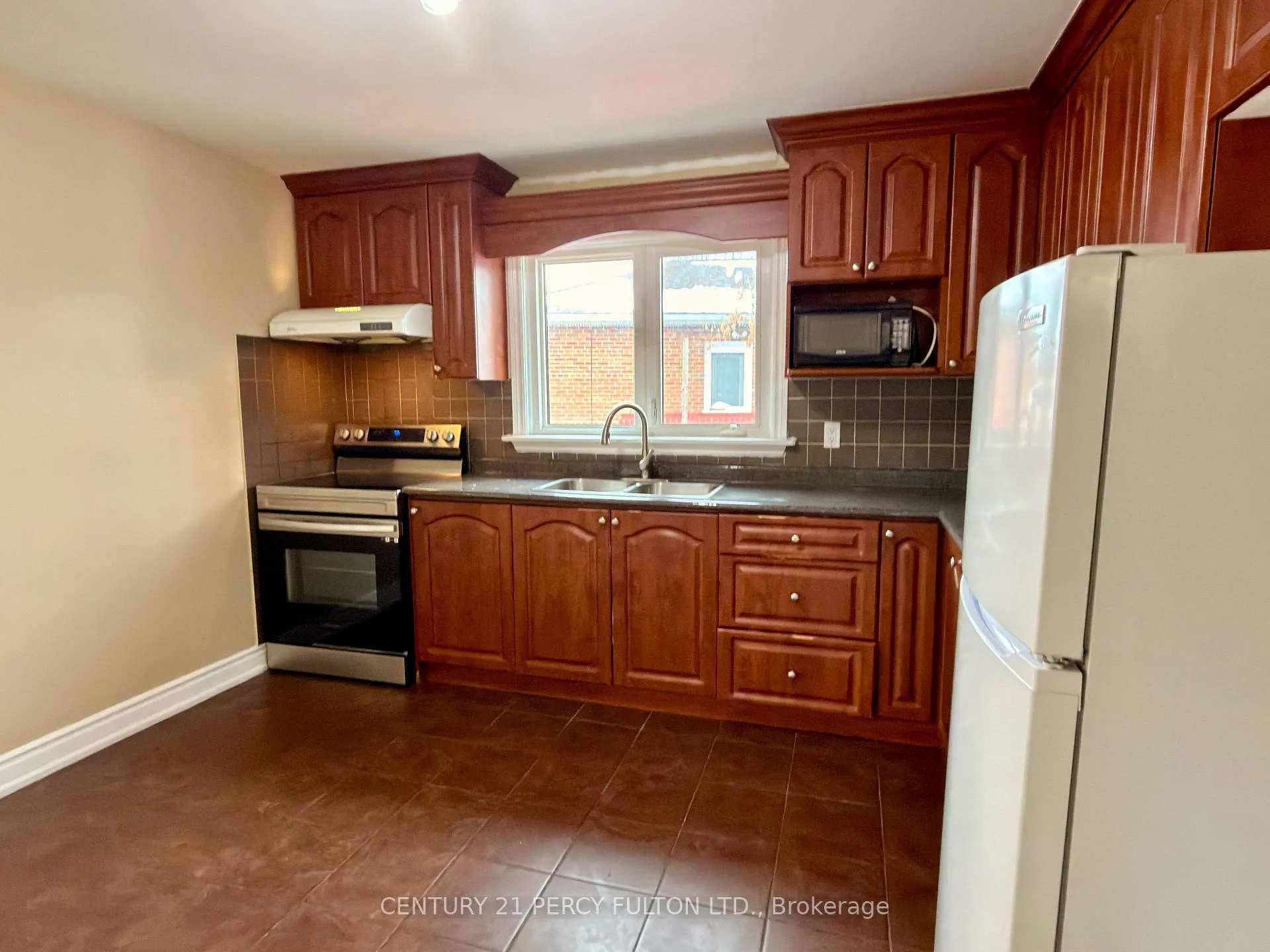Photo 4 of Unit Upper, 24 Chestermere Boulevard, Scarborough, Woburn — HOMEH