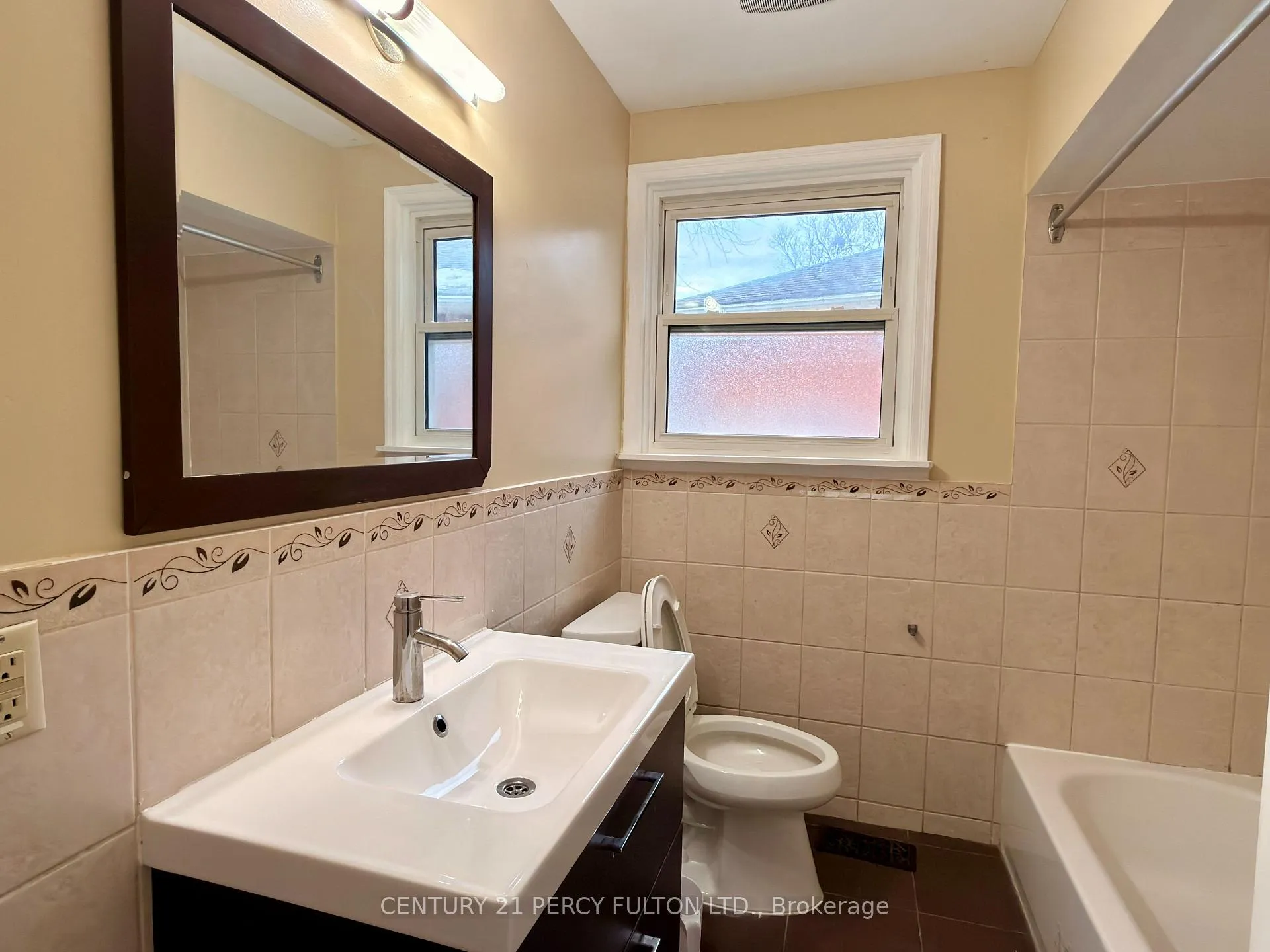 Photo 7 of Unit Upper, 24 Chestermere Boulevard, Scarborough, Woburn — HOMEH