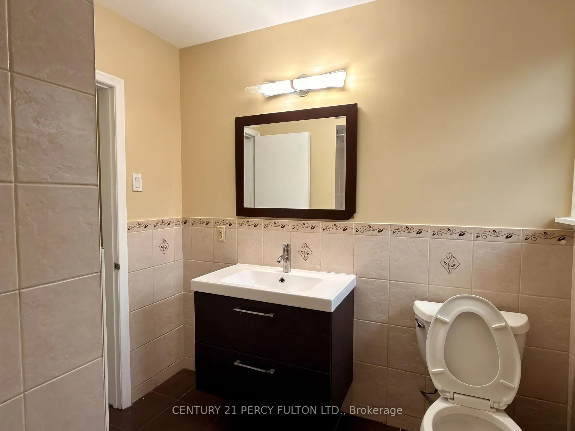 Photo 8 of Unit Upper, 24 Chestermere Boulevard, Scarborough, Woburn — HOMEH