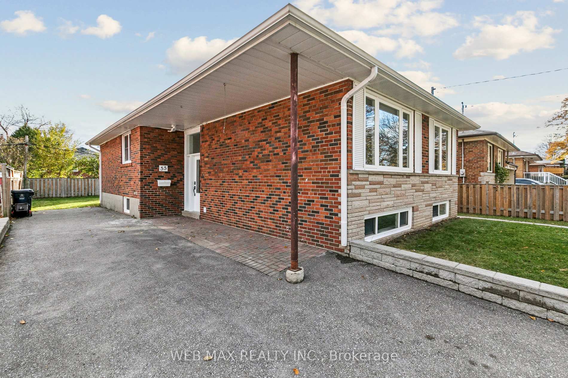 Photo 2 of 55 Shawford Crescent, Scarborough, Woburn — HOMEH