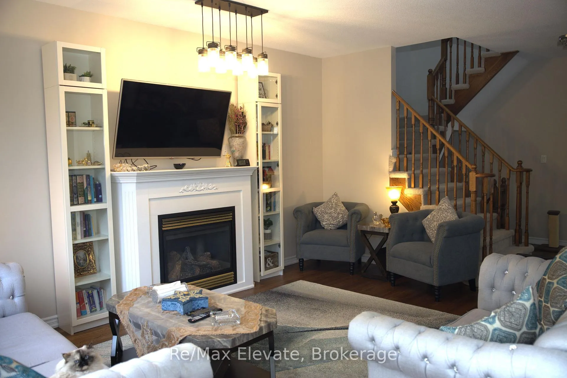 Photo 5 of 687 Sunbird Trail, Pickering, Amberlea — HOMEH