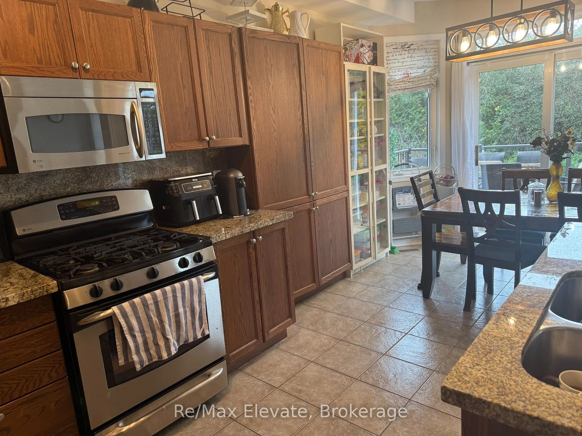 Photo 6 of 687 Sunbird Trail, Pickering, Amberlea — HOMEH