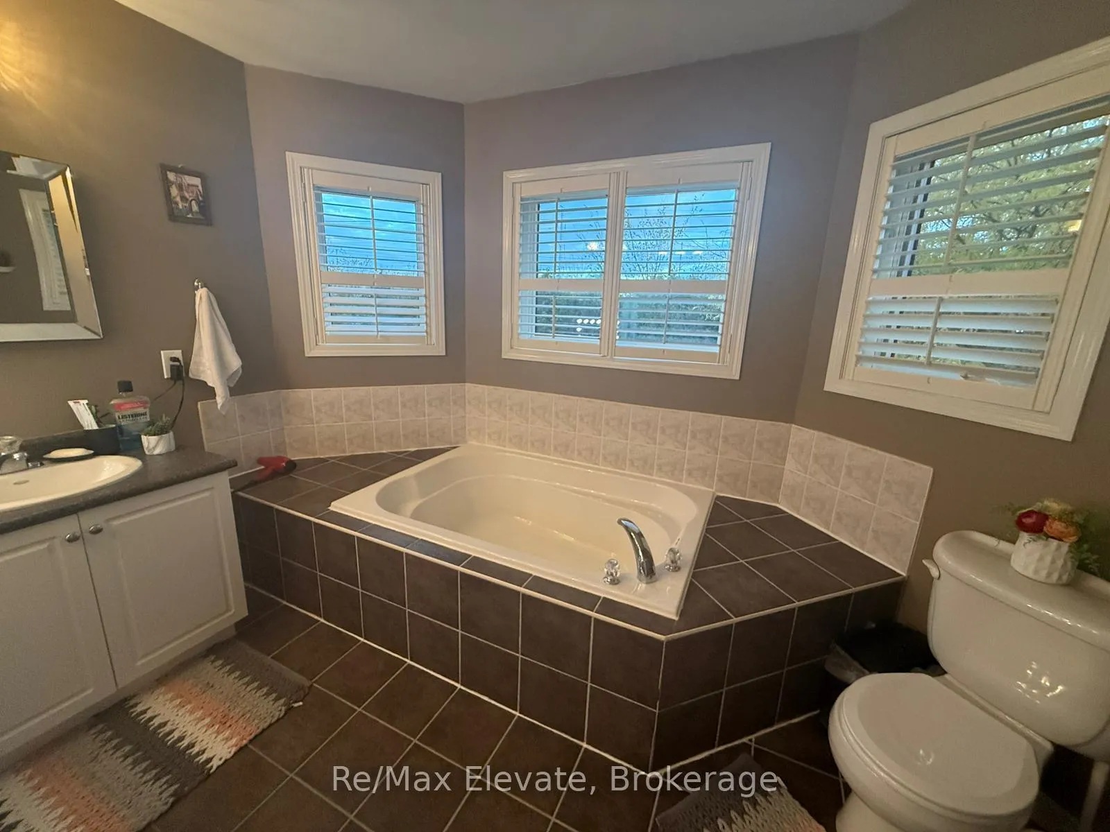 Photo 11 of 687 Sunbird Trail, Pickering, Amberlea — HOMEH