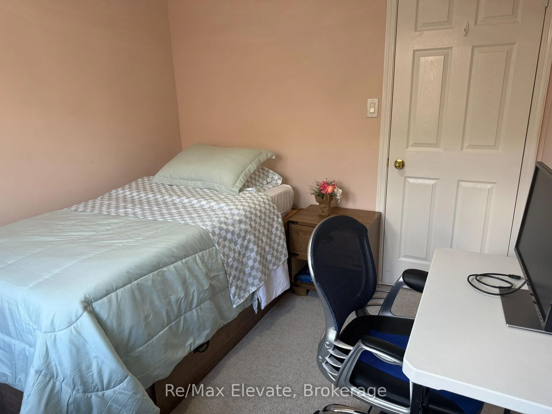 Photo 16 of 687 Sunbird Trail, Pickering, Amberlea — HOMEH