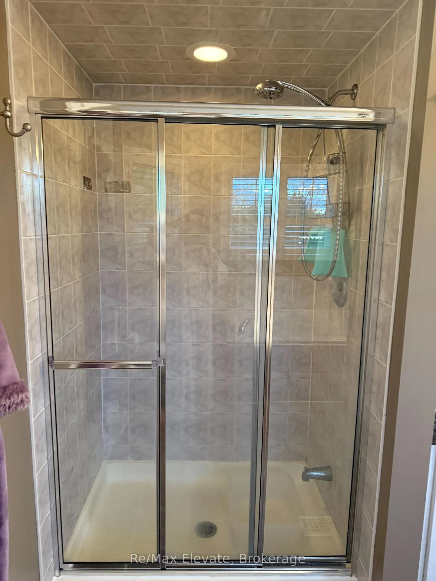 Photo 20 of 687 Sunbird Trail, Pickering, Amberlea — HOMEH