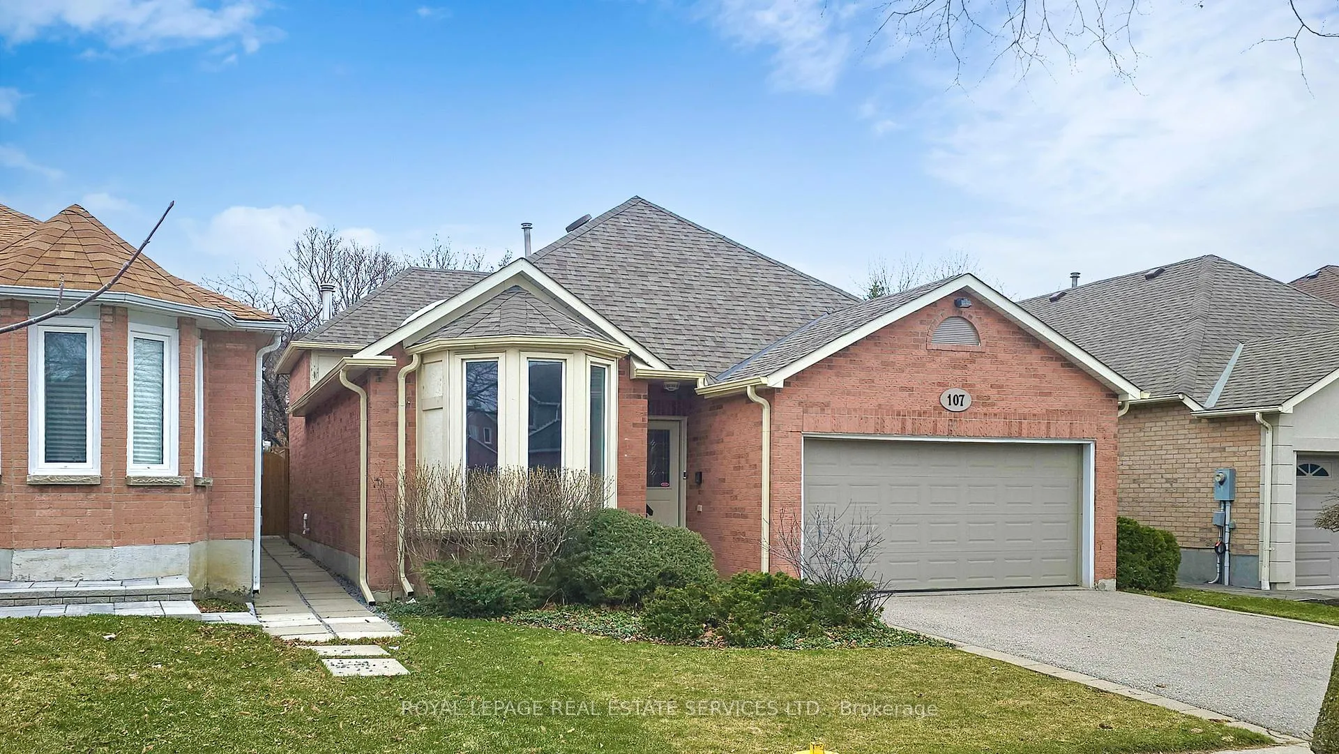 Photo 3 of 107 Roseborough Crescent, Vaughan, Uplands — HOMEH