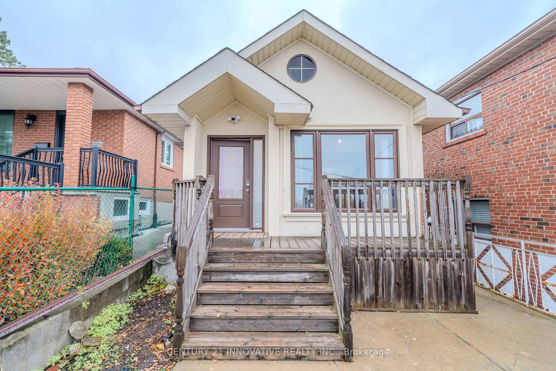 Front of Unit Upper, 523 Westmount Avenue