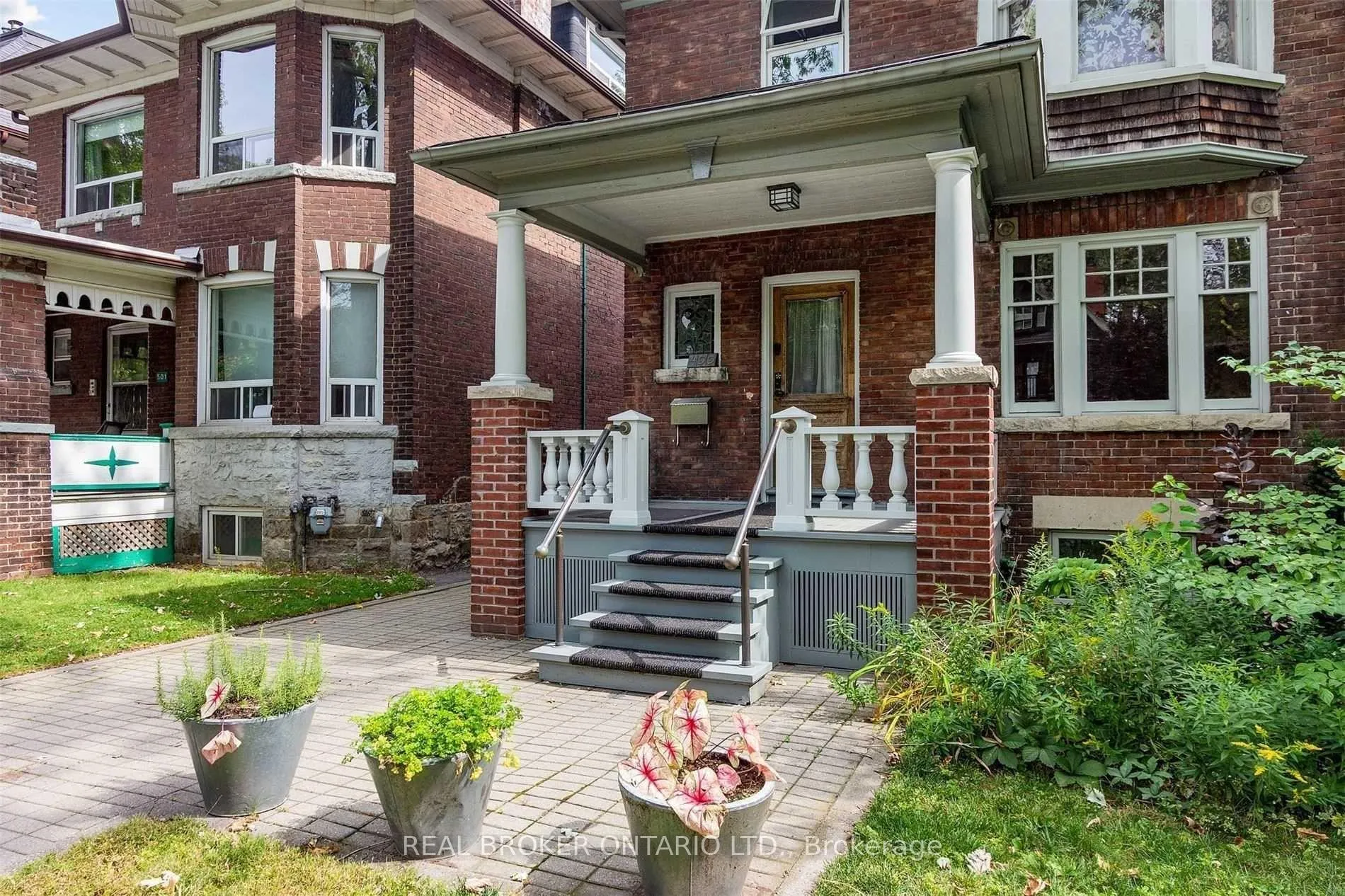 Front of 499 Palmerston Boulevard