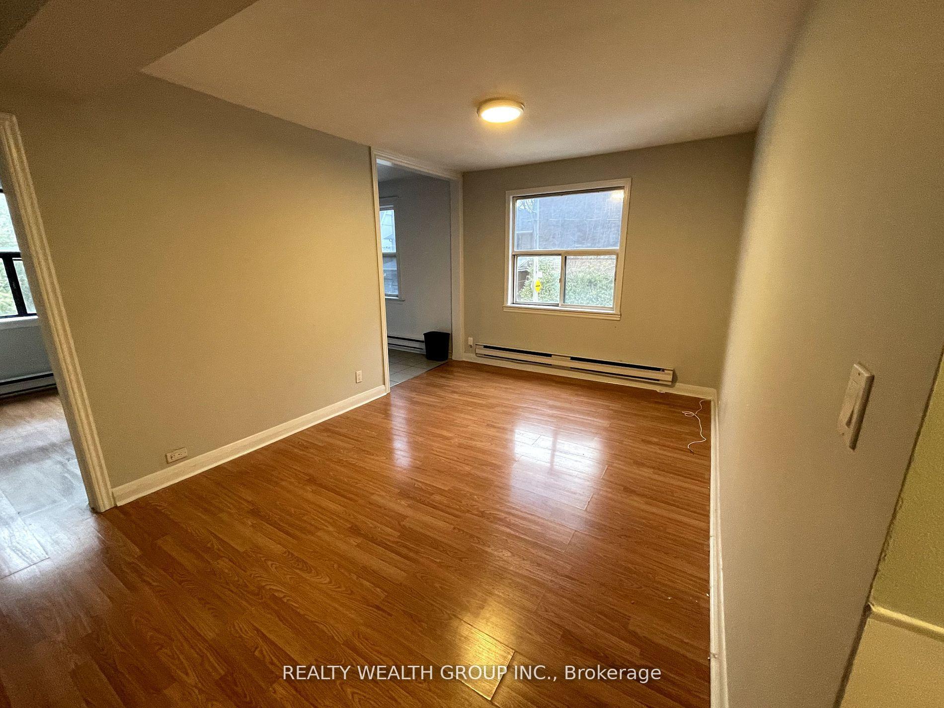Photo 3 of Unit Unit D, 185 Eglinton Avenue, Toronto, Yonge-Eglinton — HOMEH