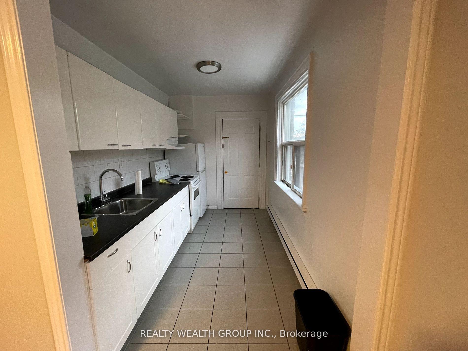 Photo 4 of Unit Unit D, 185 Eglinton Avenue, Toronto, Yonge-Eglinton — HOMEH
