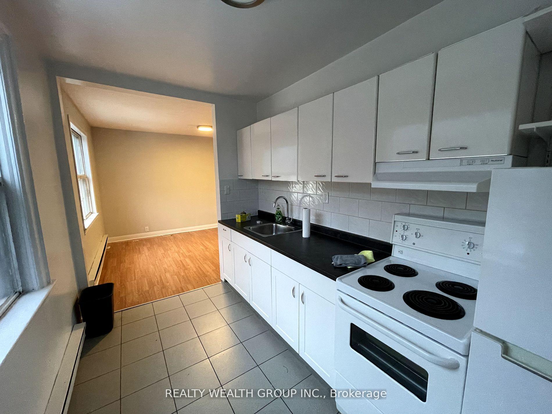 Photo 5 of Unit Unit D, 185 Eglinton Avenue, Toronto, Yonge-Eglinton — HOMEH
