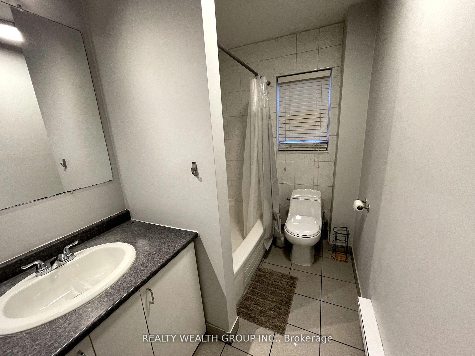Photo 8 of Unit Unit D, 185 Eglinton Avenue, Toronto, Yonge-Eglinton — HOMEH