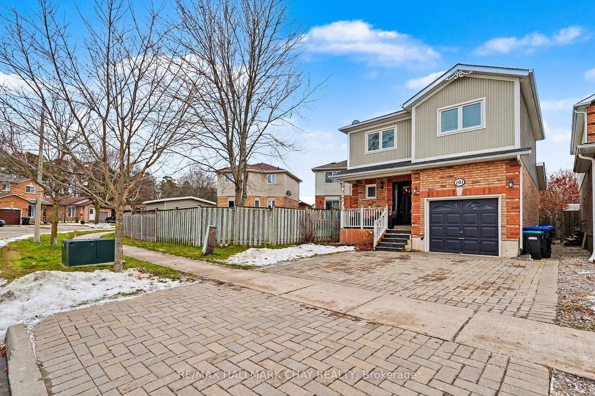 Photo 2 of 101 Kate Aitken Crescent, New Tecumseth, Beeton — HOMEH