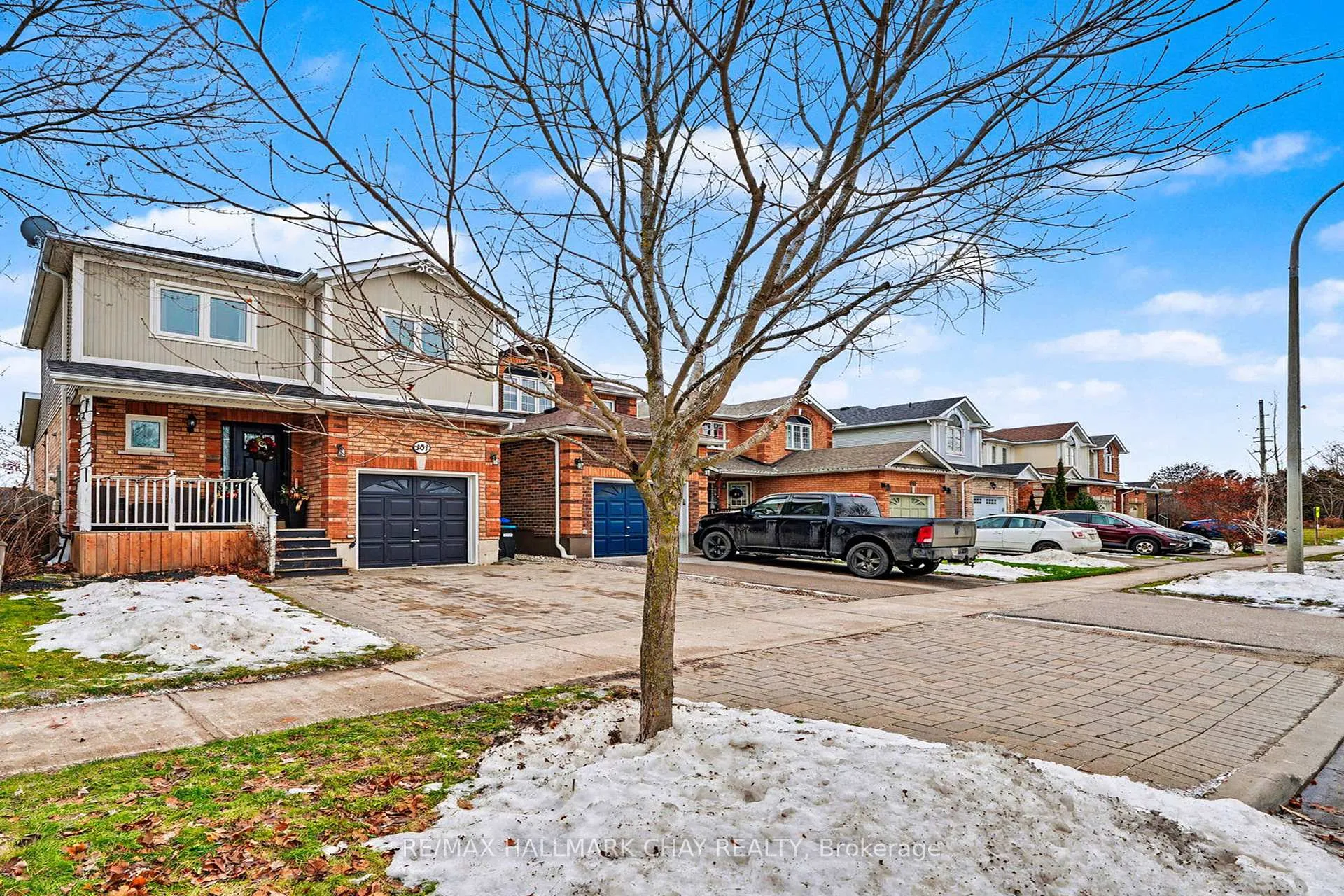 Photo 3 of 101 Kate Aitken Crescent, New Tecumseth, Beeton — HOMEH