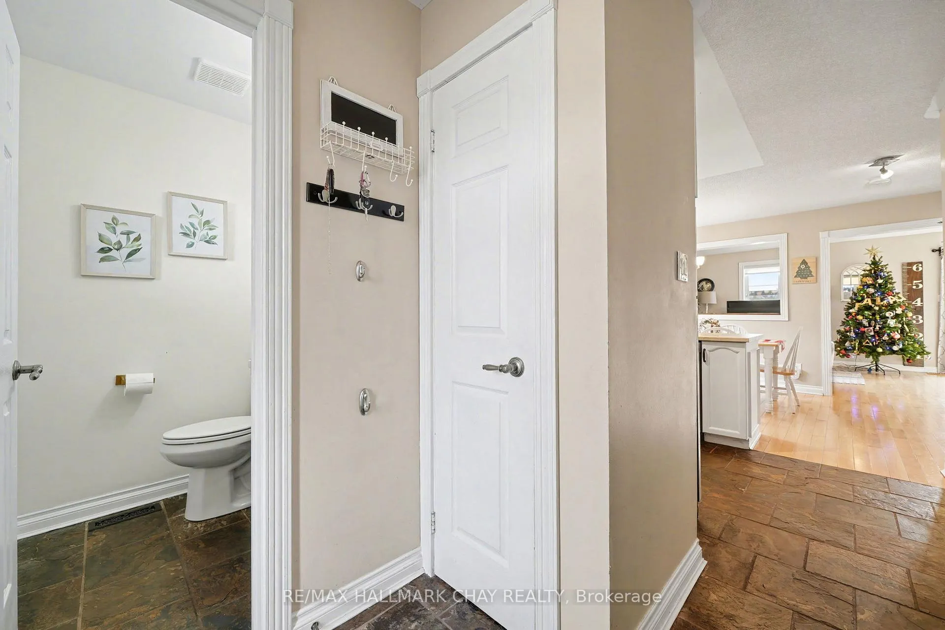 Photo 8 of 101 Kate Aitken Crescent, New Tecumseth, Beeton — HOMEH