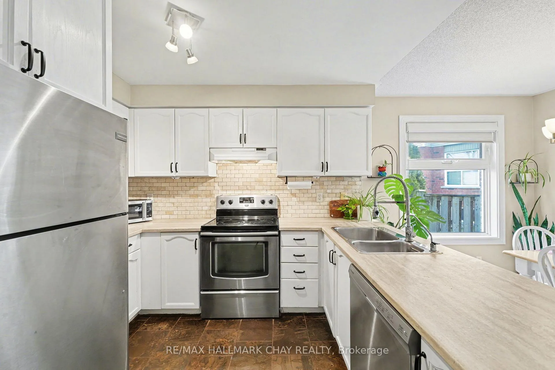 Photo 11 of 101 Kate Aitken Crescent, New Tecumseth, Beeton — HOMEH
