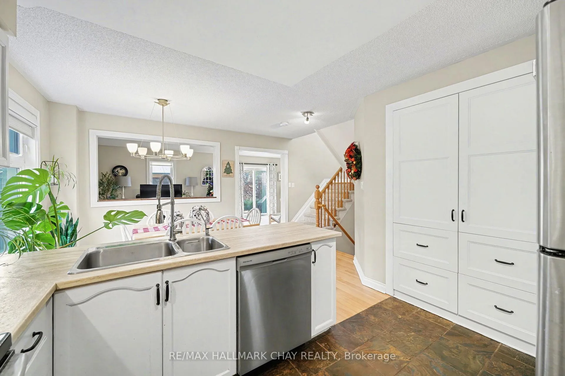 Photo 12 of 101 Kate Aitken Crescent, New Tecumseth, Beeton — HOMEH