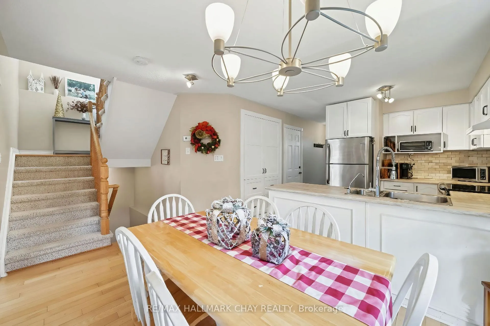 Photo 14 of 101 Kate Aitken Crescent, New Tecumseth, Beeton — HOMEH