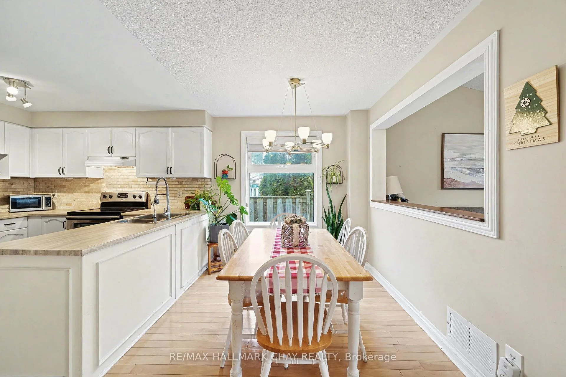 Photo 15 of 101 Kate Aitken Crescent, New Tecumseth, Beeton — HOMEH