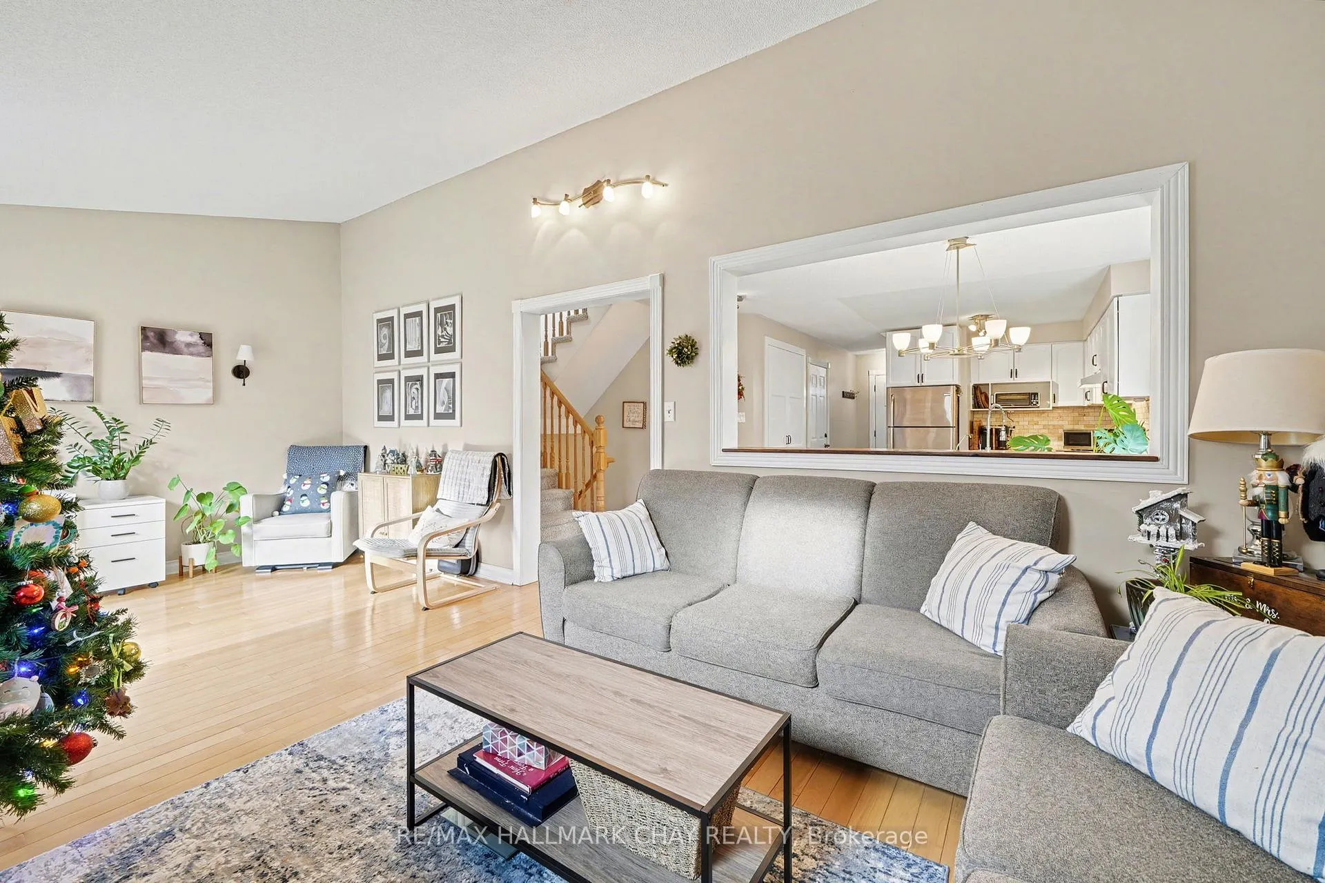 Photo 16 of 101 Kate Aitken Crescent, New Tecumseth, Beeton — HOMEH