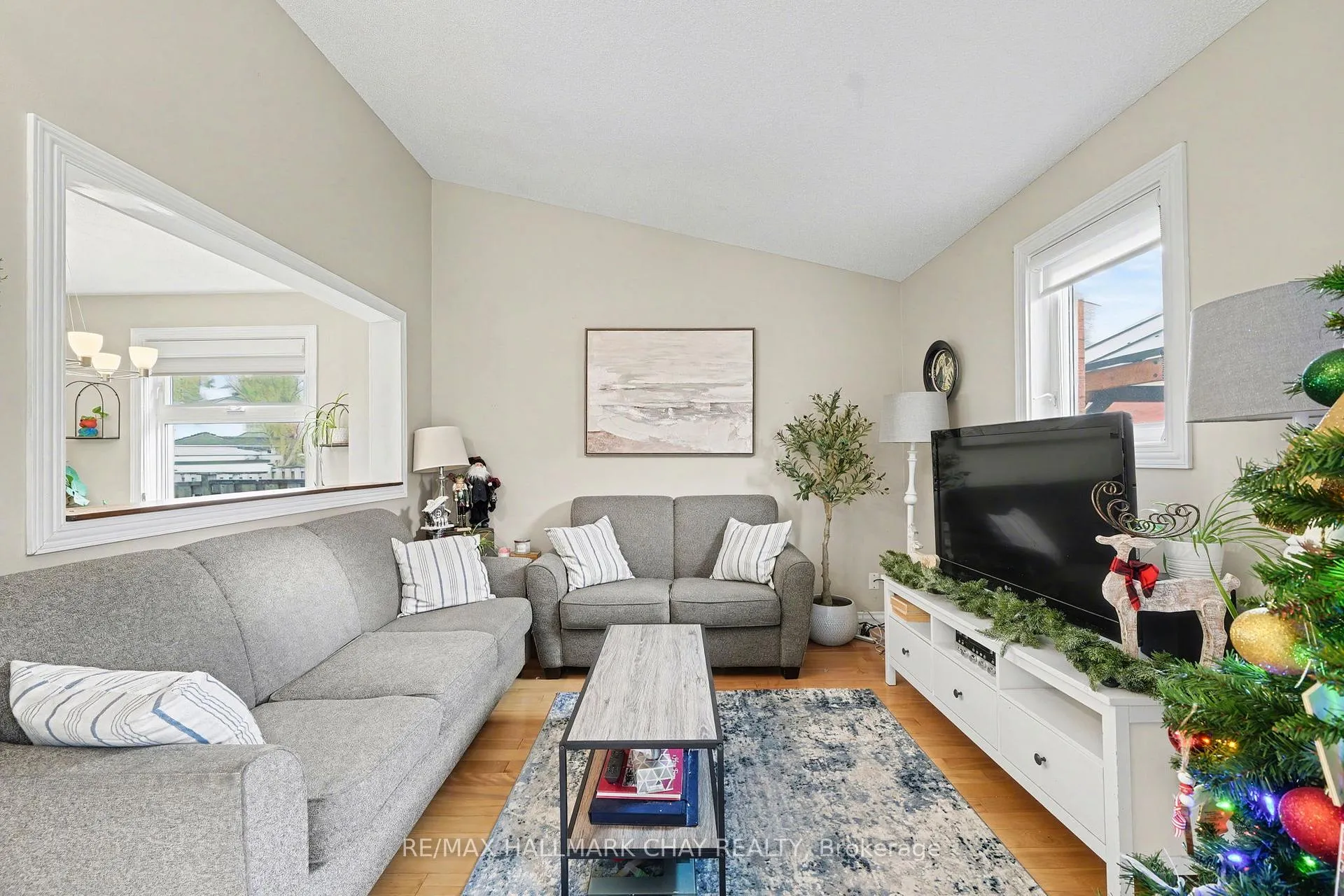 Photo 18 of 101 Kate Aitken Crescent, New Tecumseth, Beeton — HOMEH