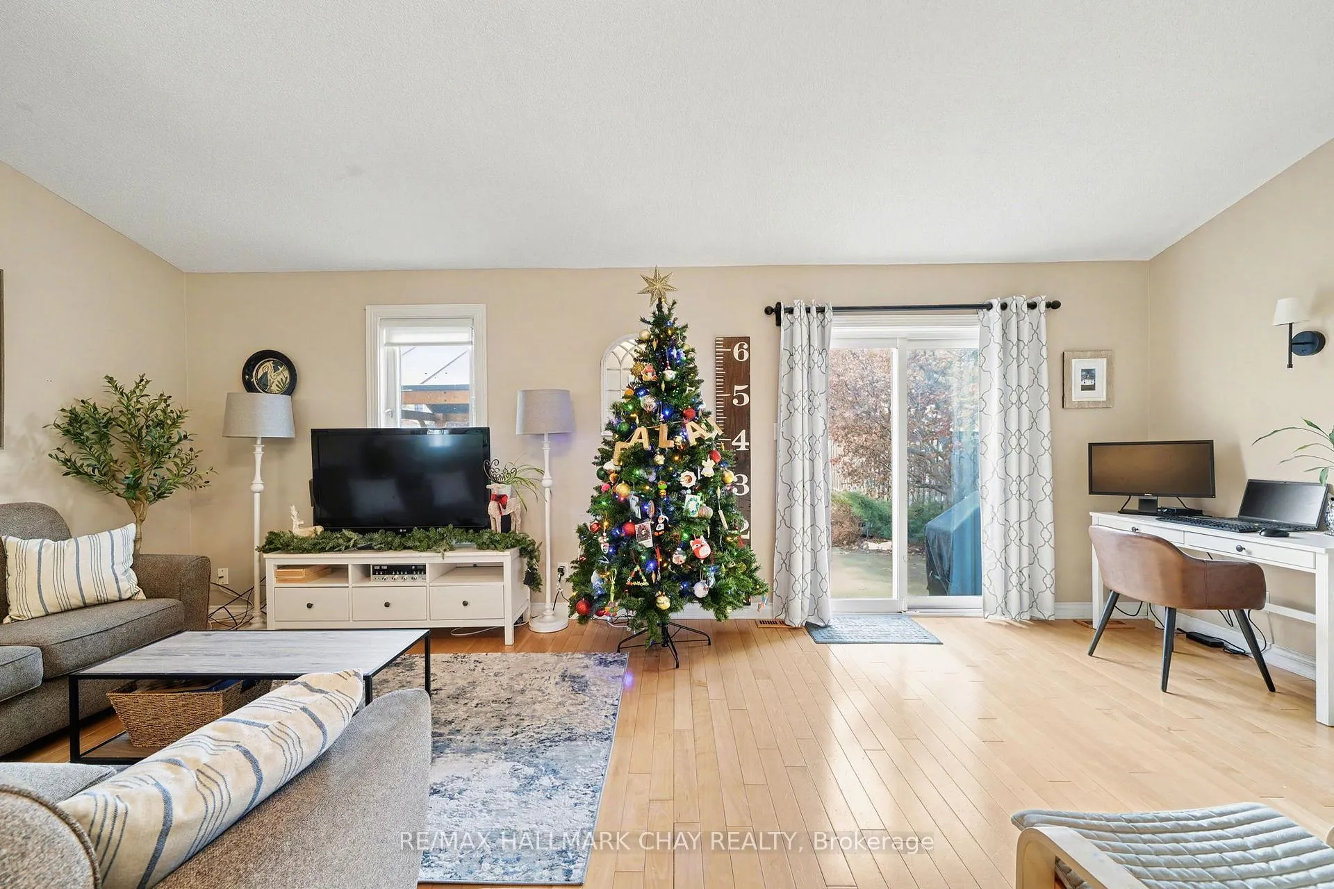 Photo 21 of 101 Kate Aitken Crescent, New Tecumseth, Beeton — HOMEH