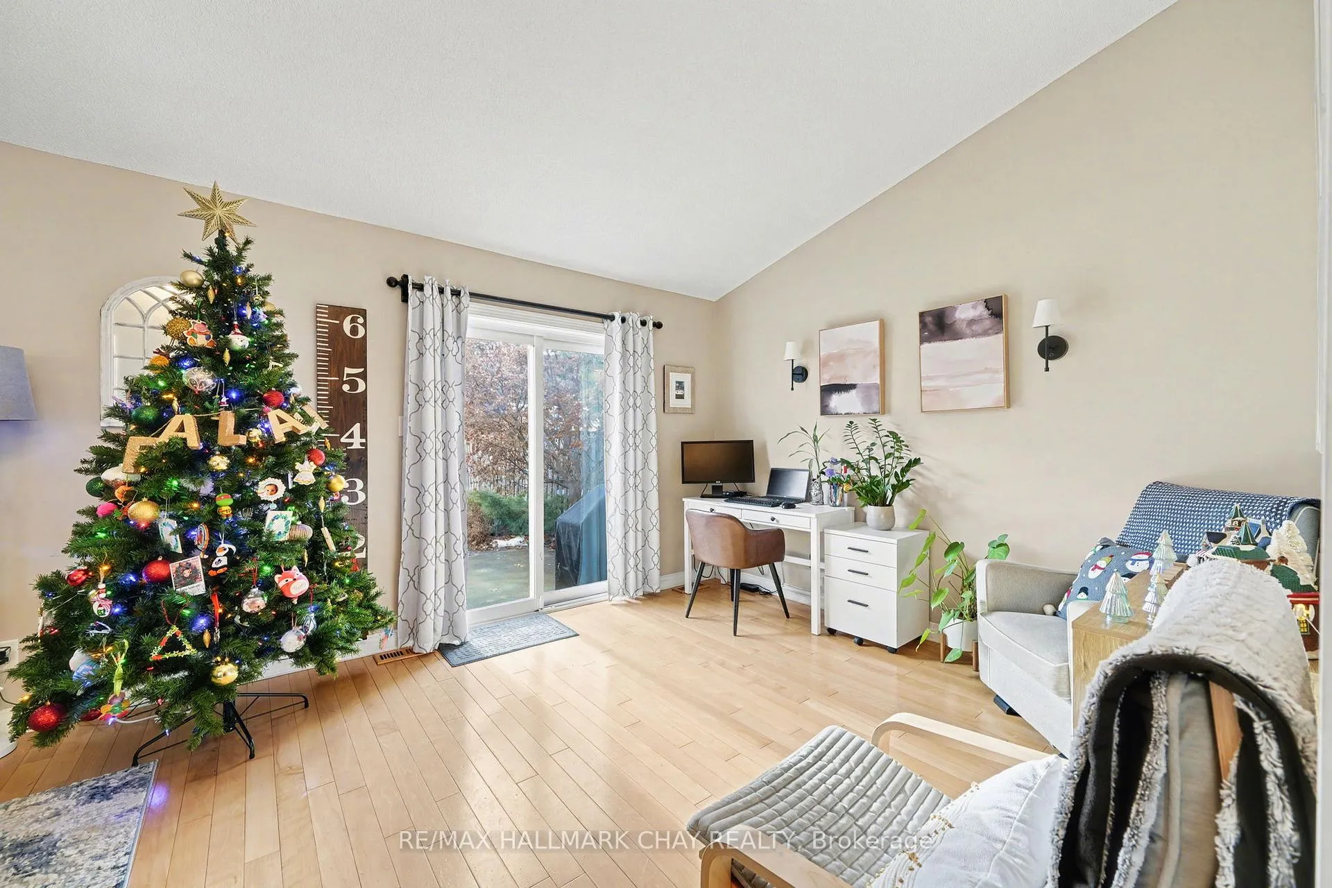 Photo 22 of 101 Kate Aitken Crescent, New Tecumseth, Beeton — HOMEH