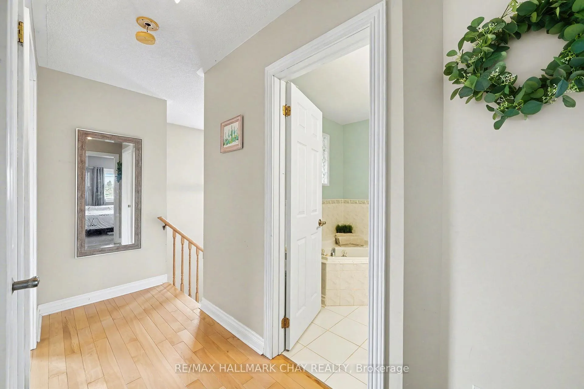 Photo 23 of 101 Kate Aitken Crescent, New Tecumseth, Beeton — HOMEH