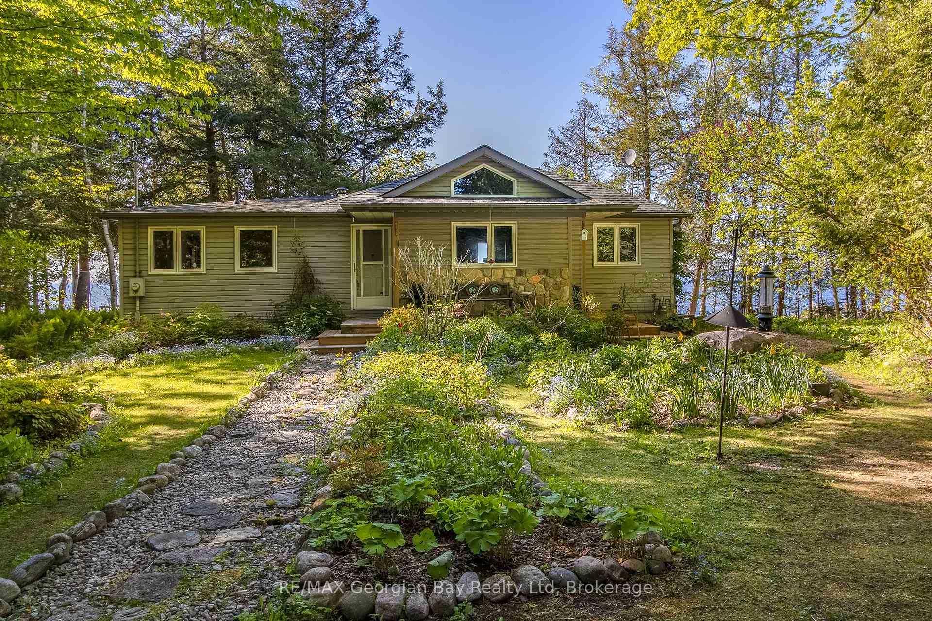 Photo 1 of 25 Couchiching Crescent, Tiny, Rural Tiny — HOMEH