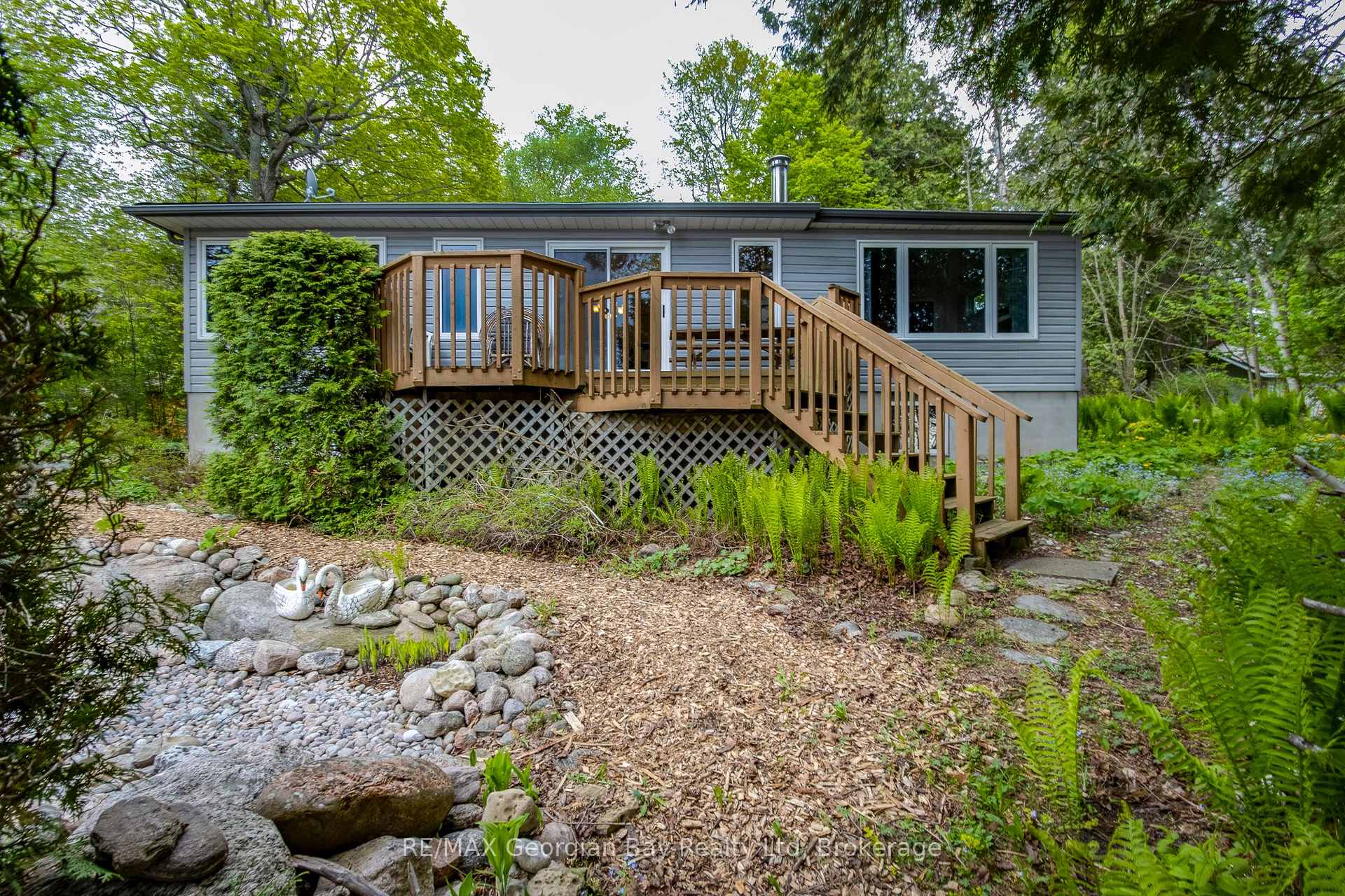 Photo 24 of 25 Couchiching Crescent, Tiny, Rural Tiny — HOMEH