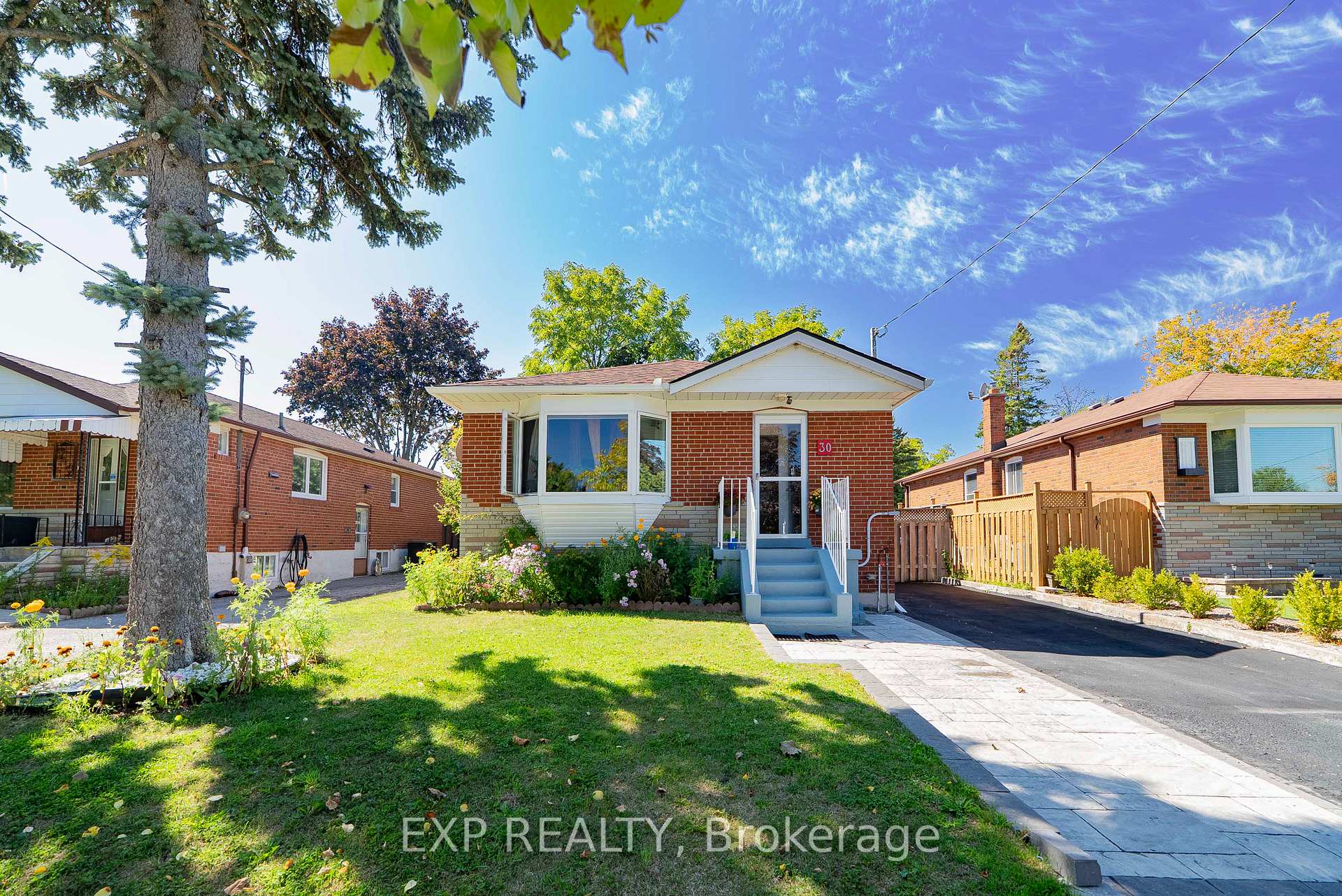 Photo 1 of 30 Ronway Crescent, Scarborough, Woburn — HOMEH