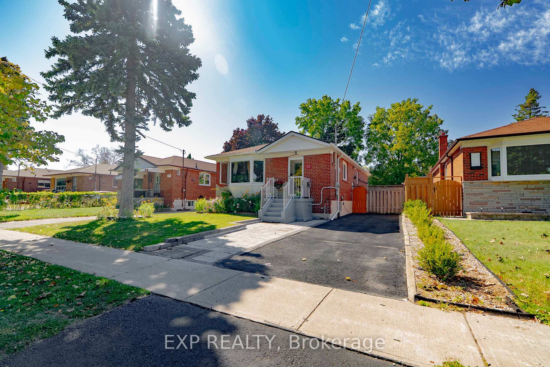 Photo 2 of 30 Ronway Crescent, Scarborough, Woburn — HOMEH