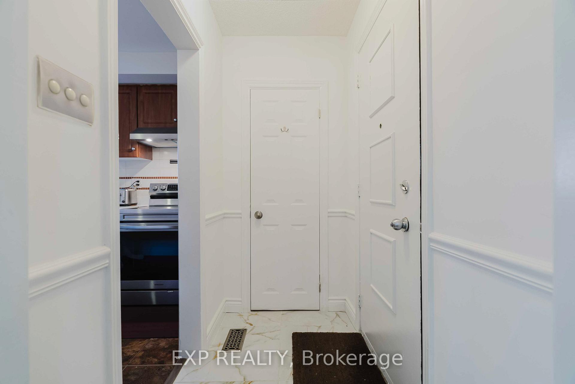 Photo 6 of 30 Ronway Crescent, Scarborough, Woburn — HOMEH