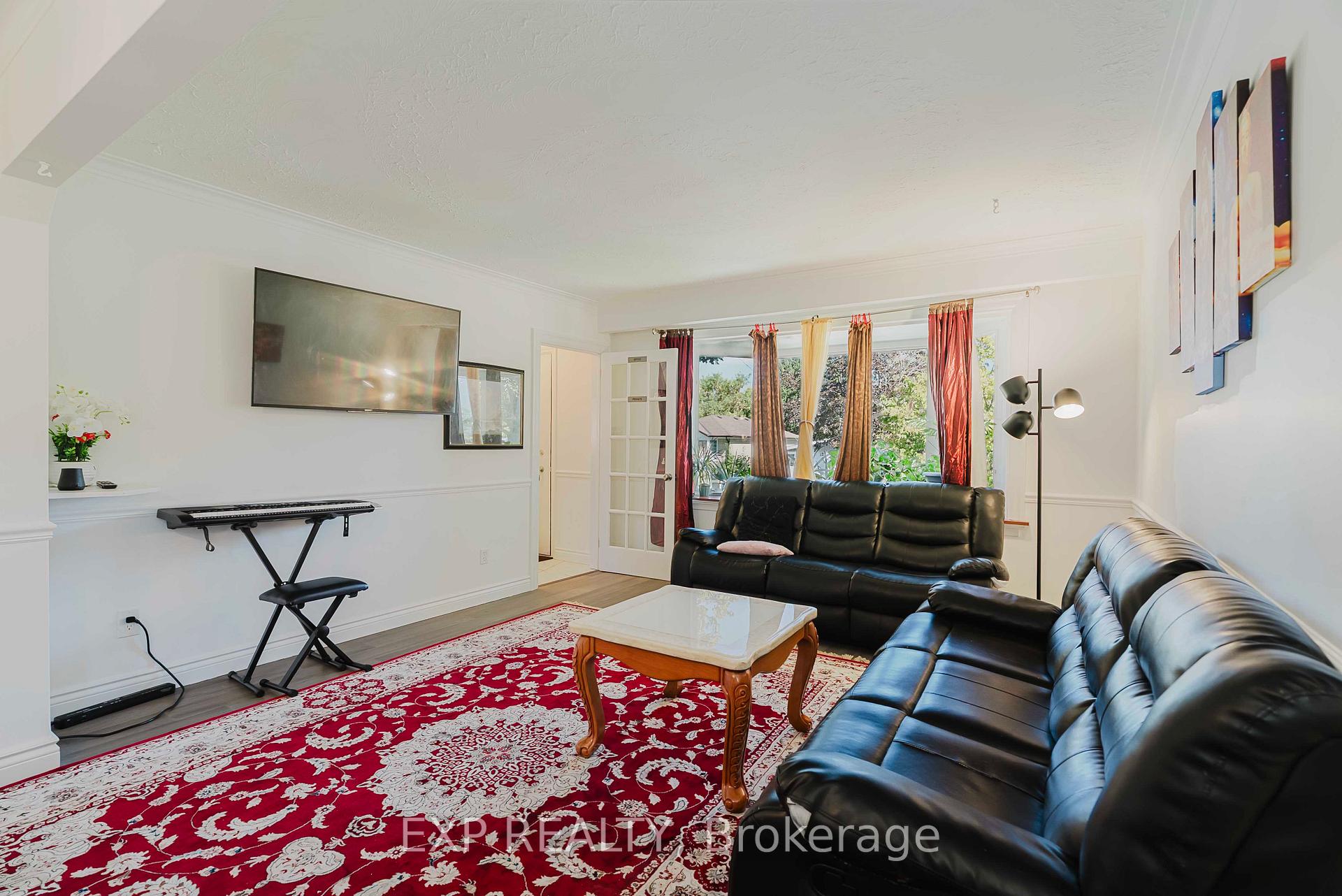 Photo 7 of 30 Ronway Crescent, Scarborough, Woburn — HOMEH