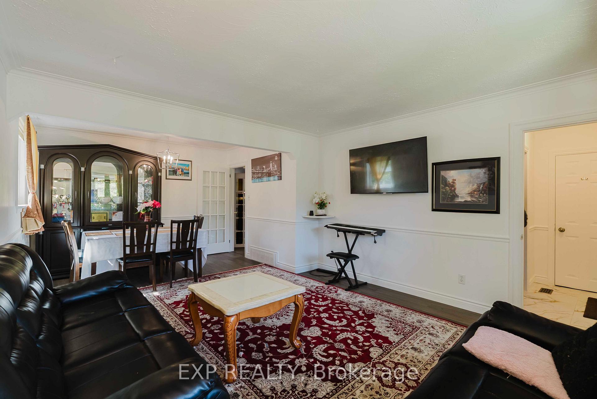Photo 8 of 30 Ronway Crescent, Scarborough, Woburn — HOMEH
