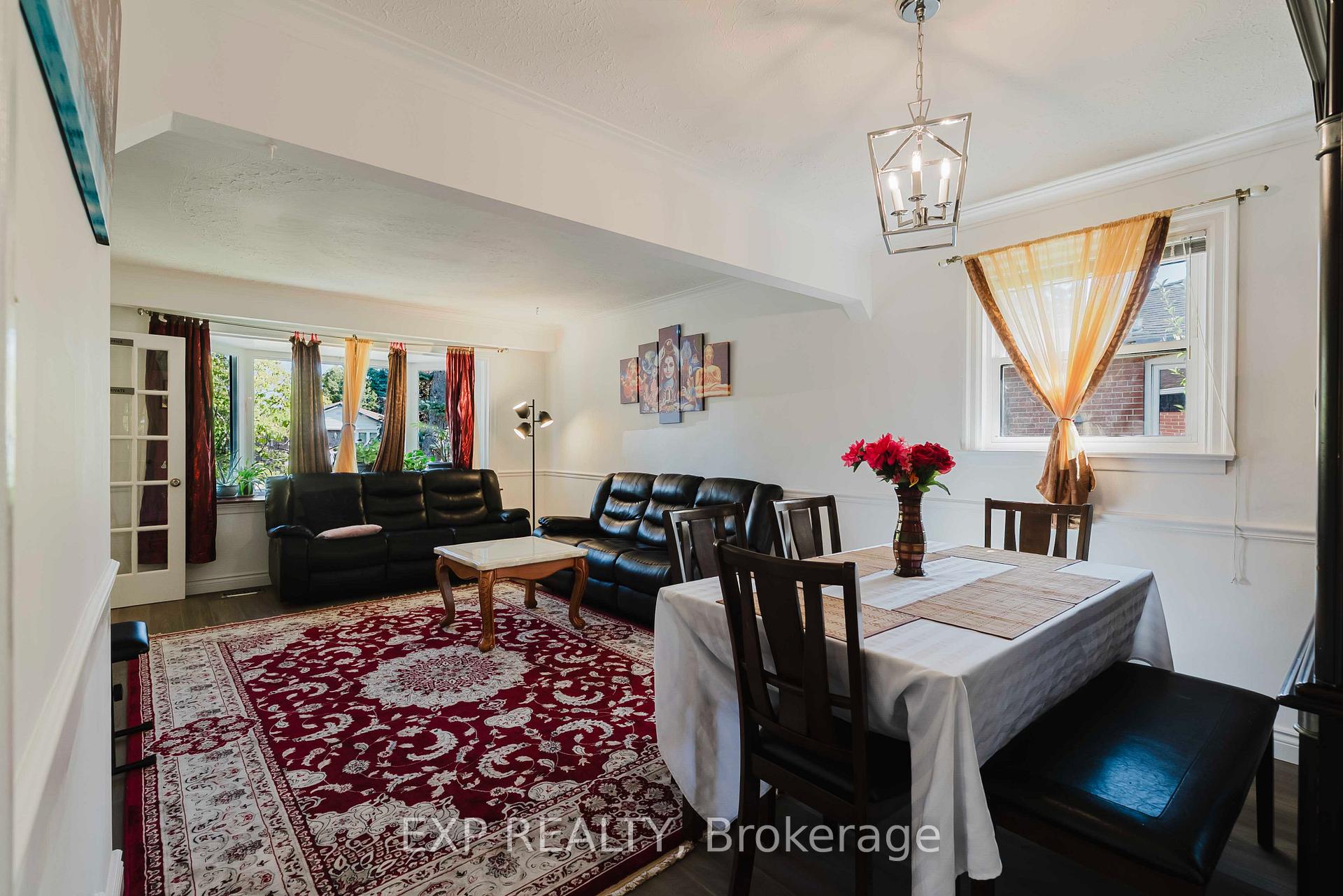 Photo 11 of 30 Ronway Crescent, Scarborough, Woburn — HOMEH