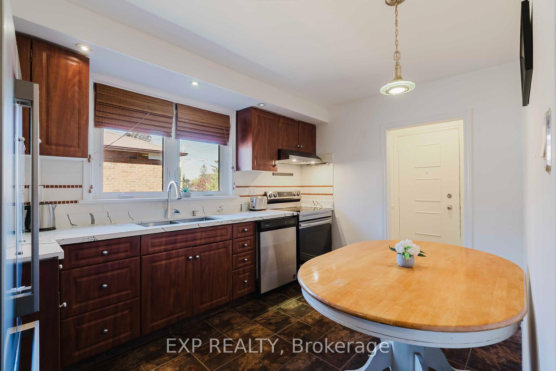 Photo 12 of 30 Ronway Crescent, Scarborough, Woburn — HOMEH