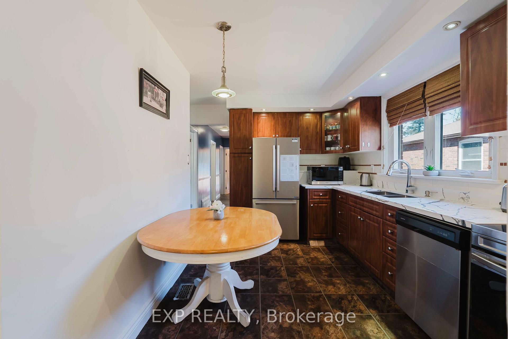 Photo 13 of 30 Ronway Crescent, Scarborough, Woburn — HOMEH