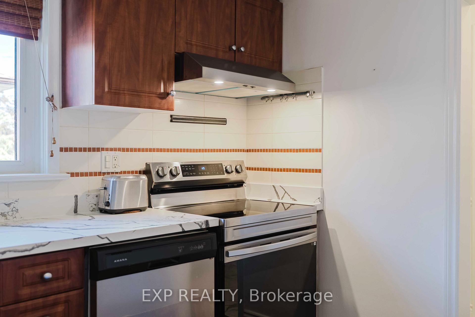 Photo 15 of 30 Ronway Crescent, Scarborough, Woburn — HOMEH