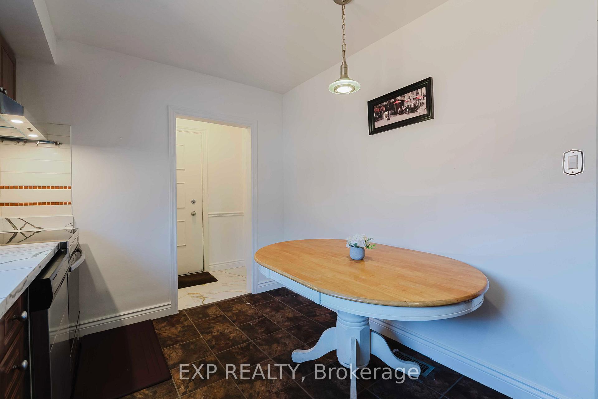 Photo 16 of 30 Ronway Crescent, Scarborough, Woburn — HOMEH