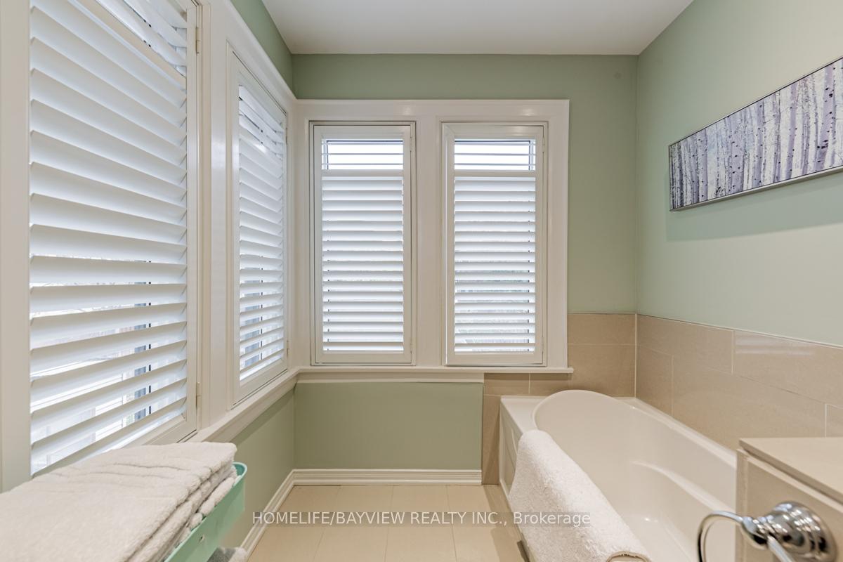 Photo 16 of 32 Maxwell Avenue, Toronto, Yonge-Eglinton — HOMEH