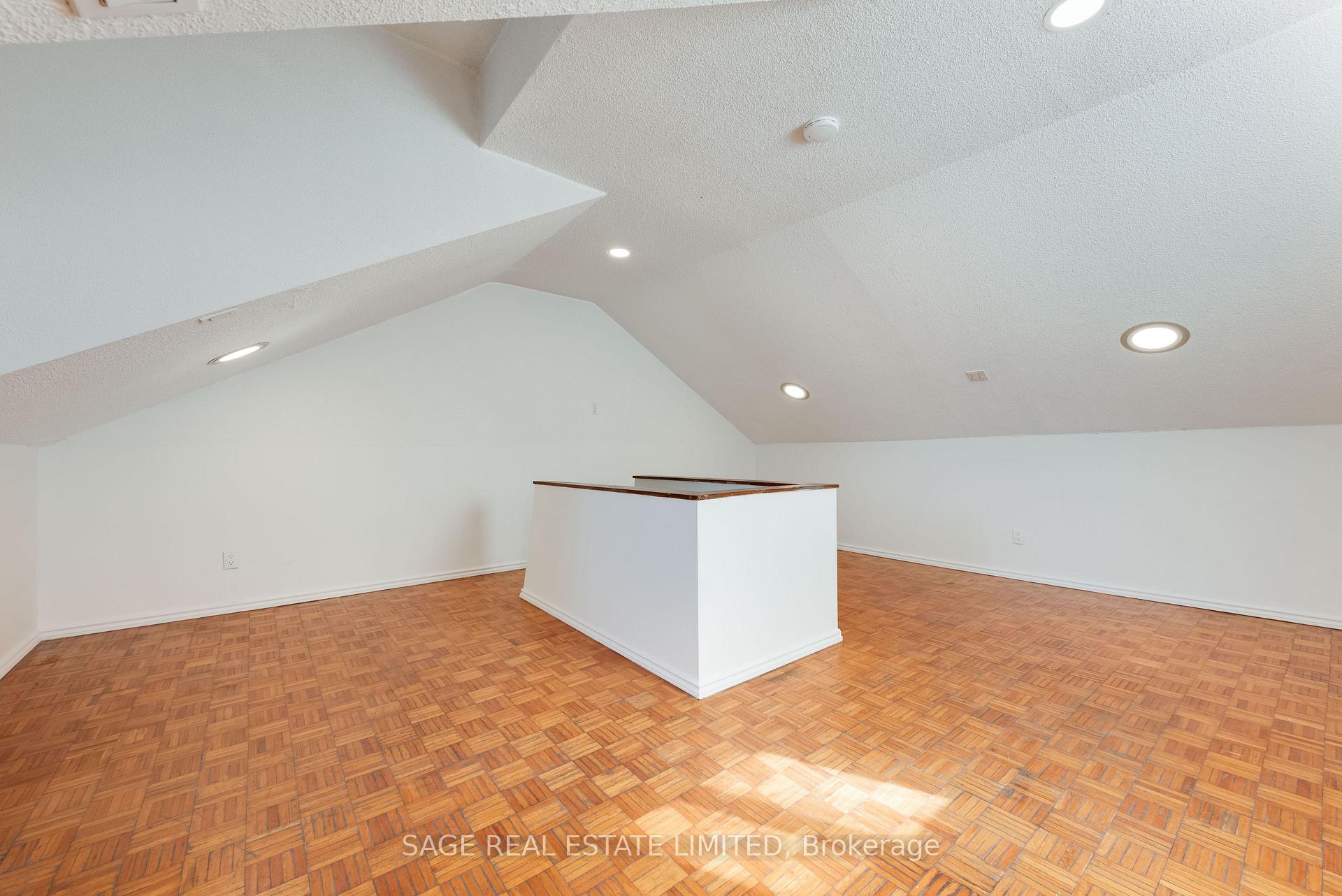 Photo 16 of Unit Upper, 586 Richmond Street W, Toronto, Waterfront Communities — HOMEH