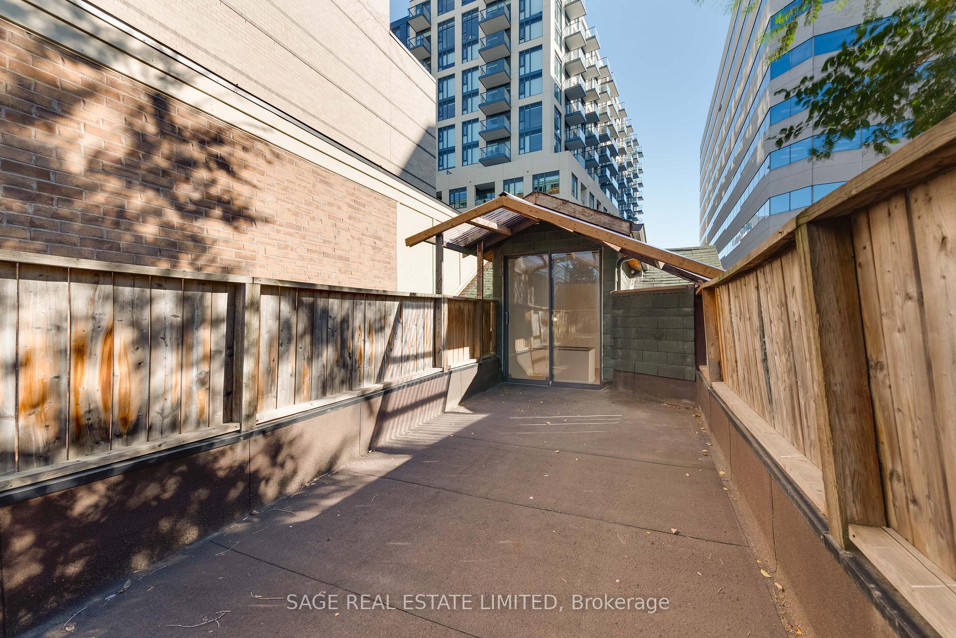 Photo 18 of Unit Upper, 586 Richmond Street W, Toronto, Waterfront Communities — HOMEH