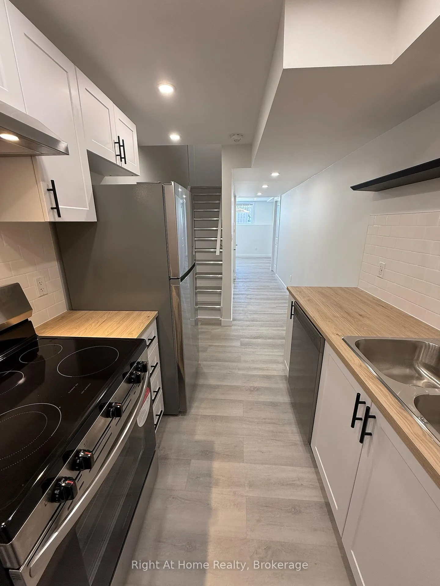 Photo 3 of 237 Benninger Drive, Kitchener — HOMEH