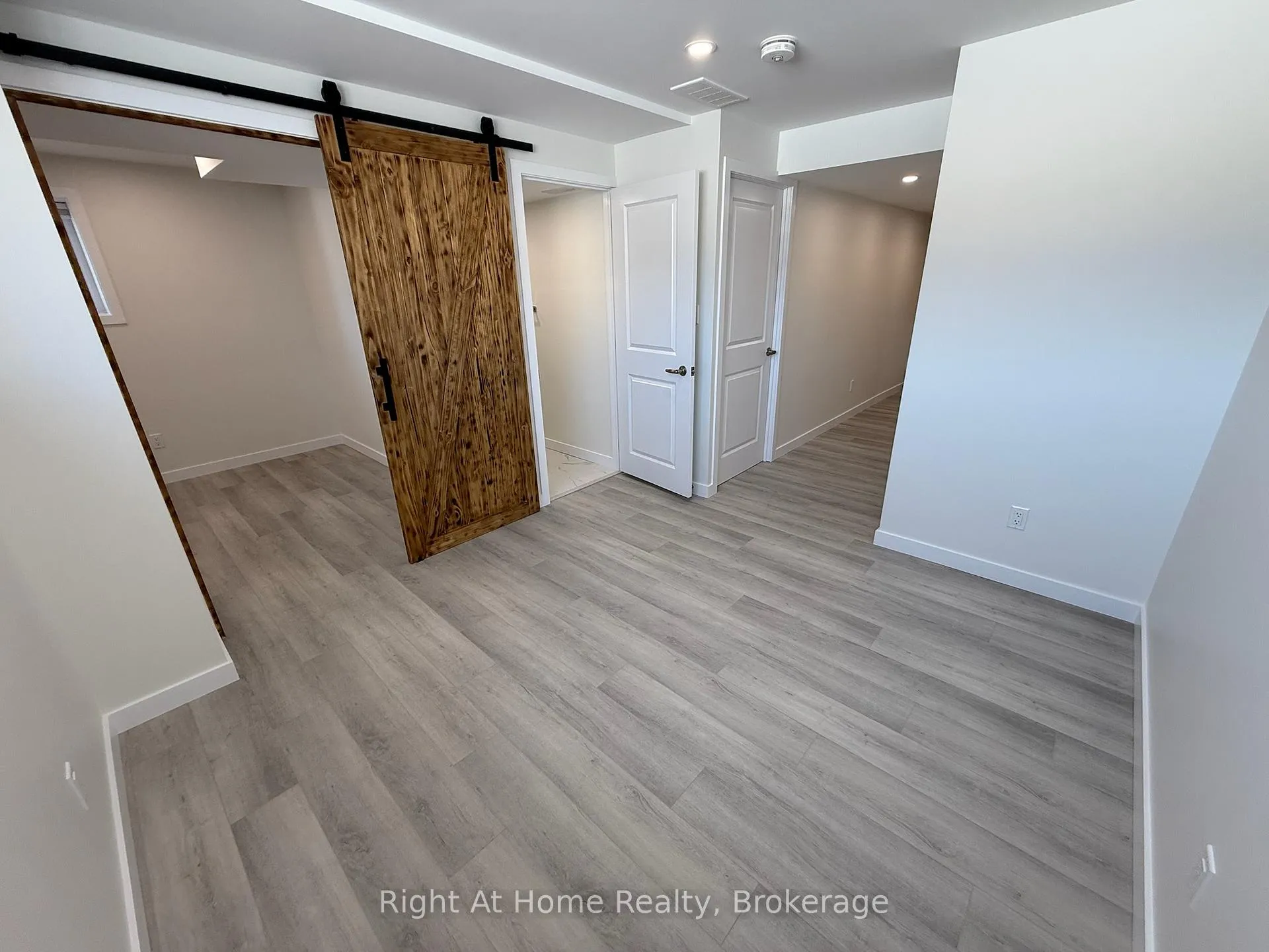 Photo 5 of 237 Benninger Drive, Kitchener — HOMEH