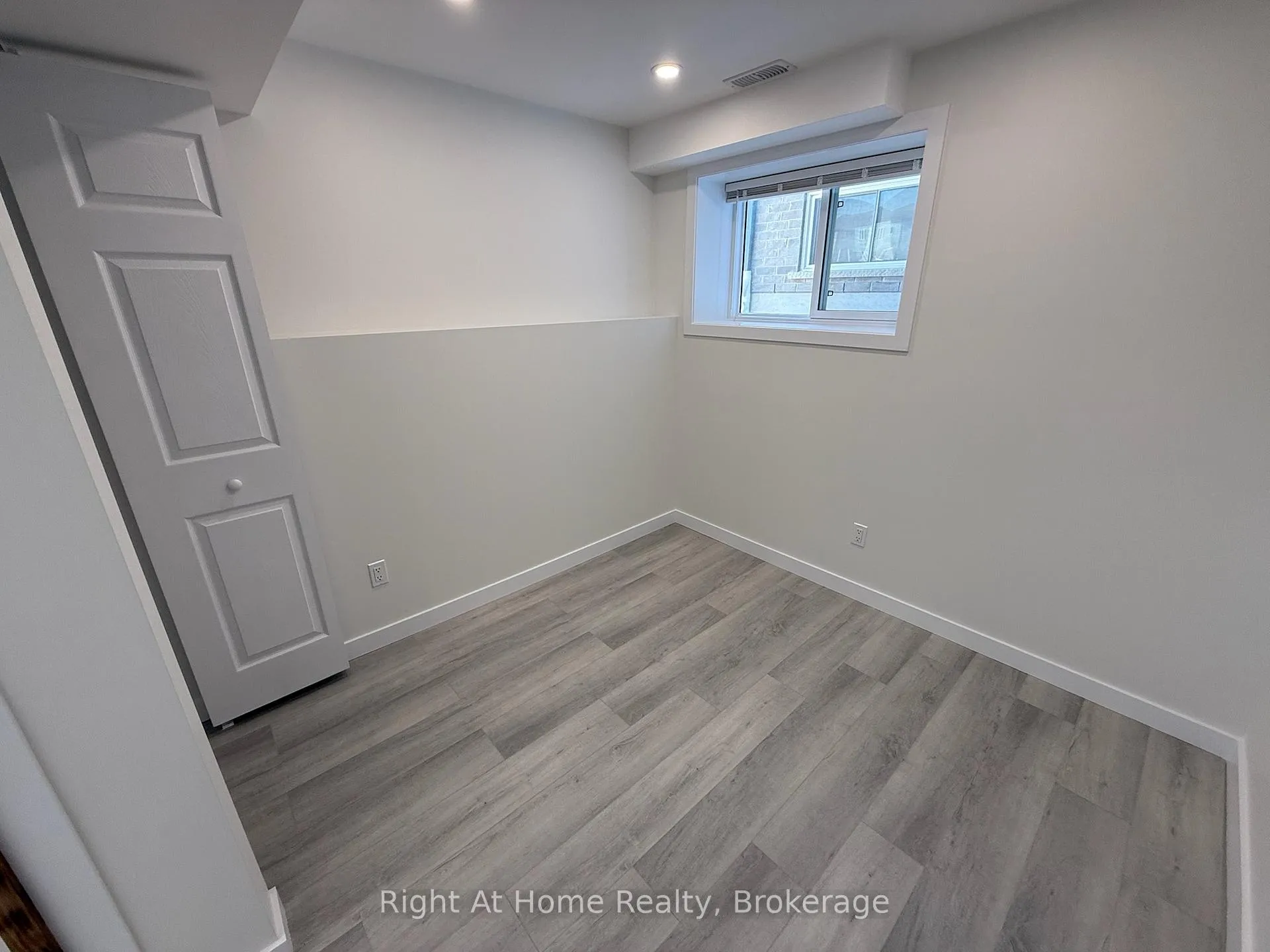 Photo 6 of 237 Benninger Drive, Kitchener — HOMEH